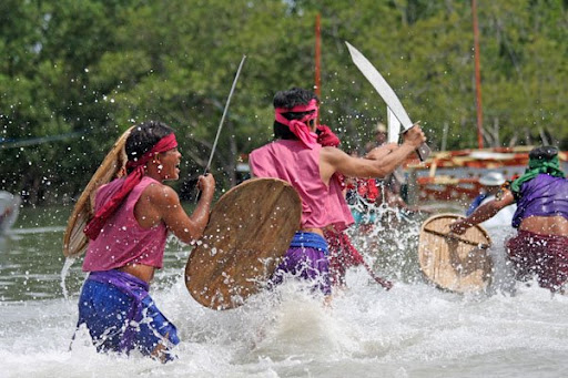 Natives fighting spaniards